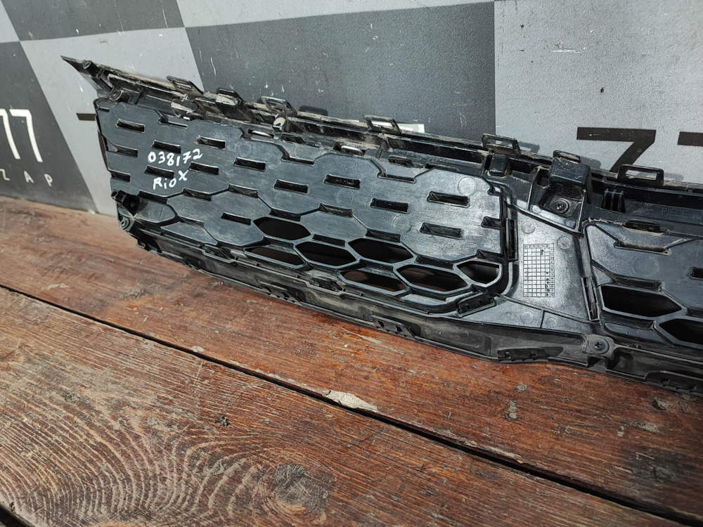 Решетка радиатора Kia Rio 4 X-Line 20-нв Б/У Оригинал 86350H0900