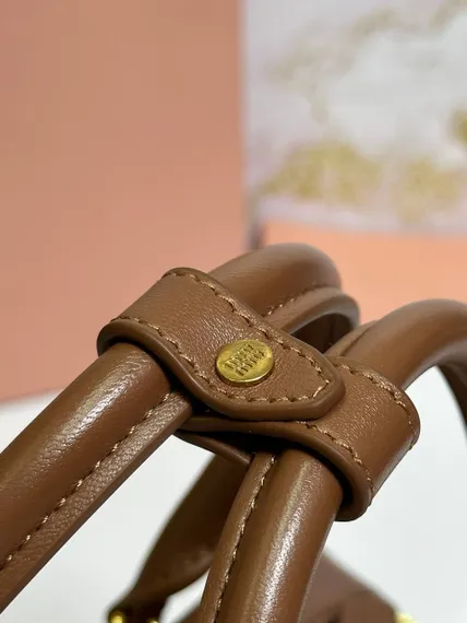 Сумка MIU MIU Arcadie matelassé из кожи наппа, коричневый
