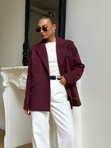 Бордовый двубортный жакет в полоску