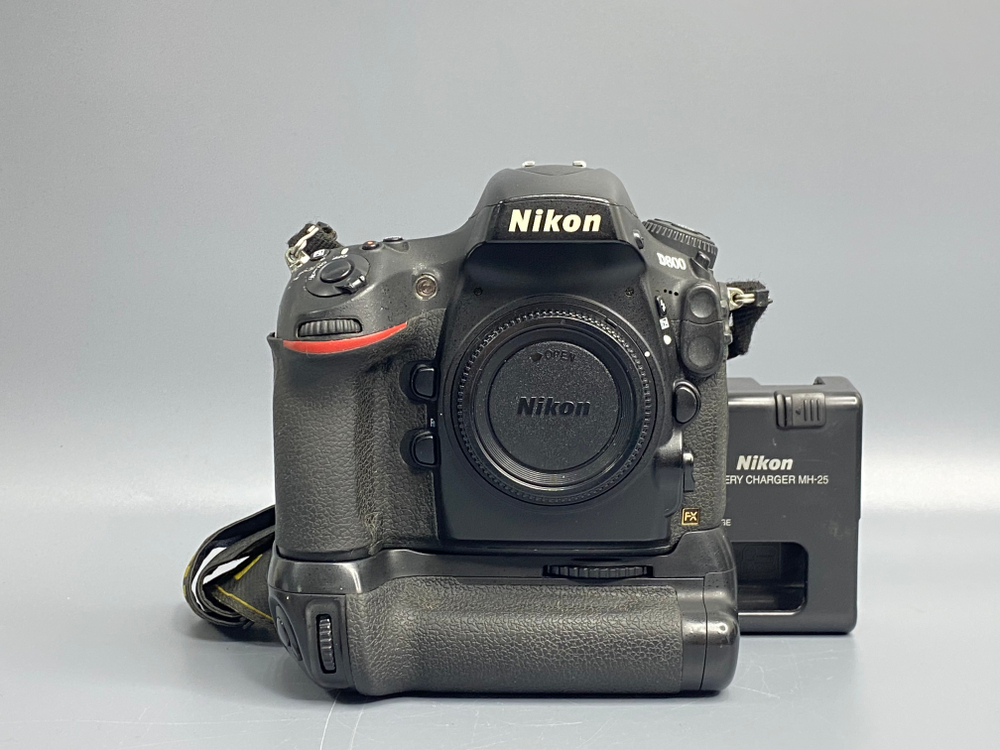 Nikon D800 + BG-2H 141.000 кадров