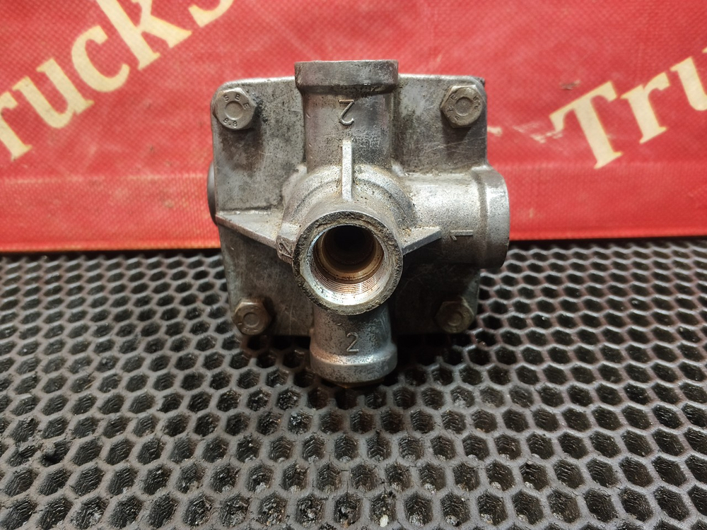 Клапан ускорительный