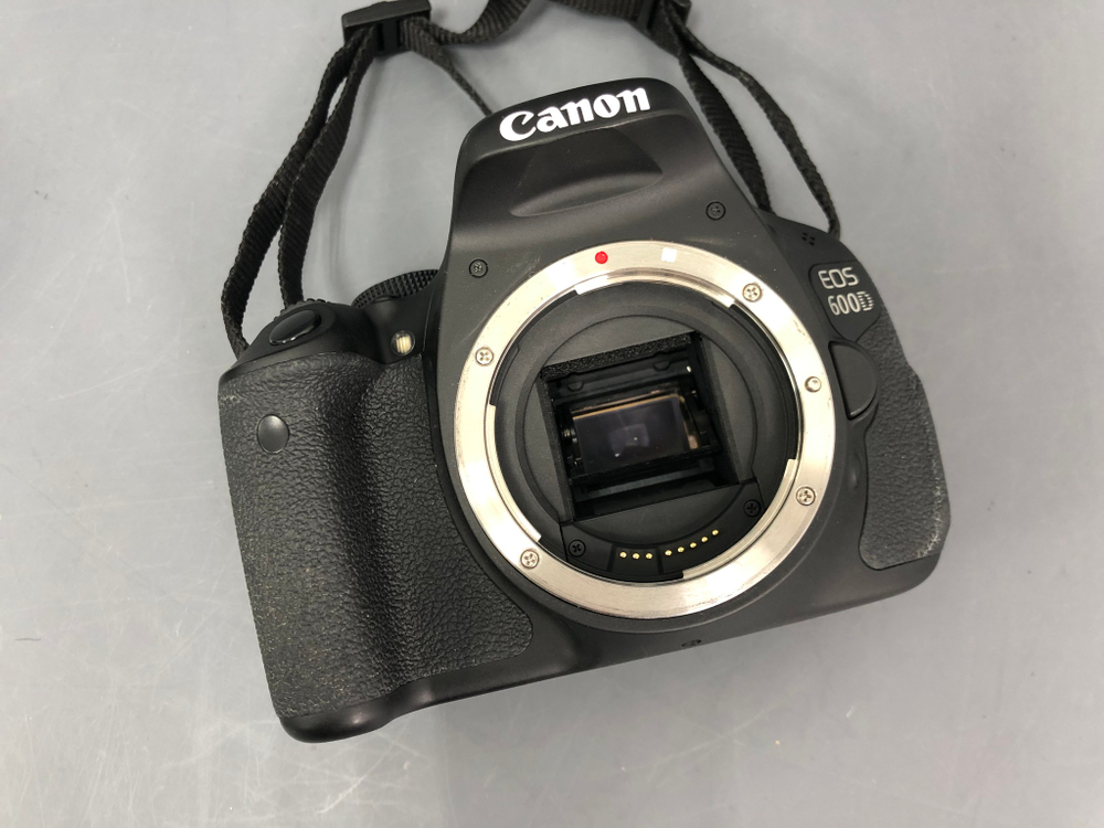 Canon 600D + 18-55mm 3.5-5.6 IS II