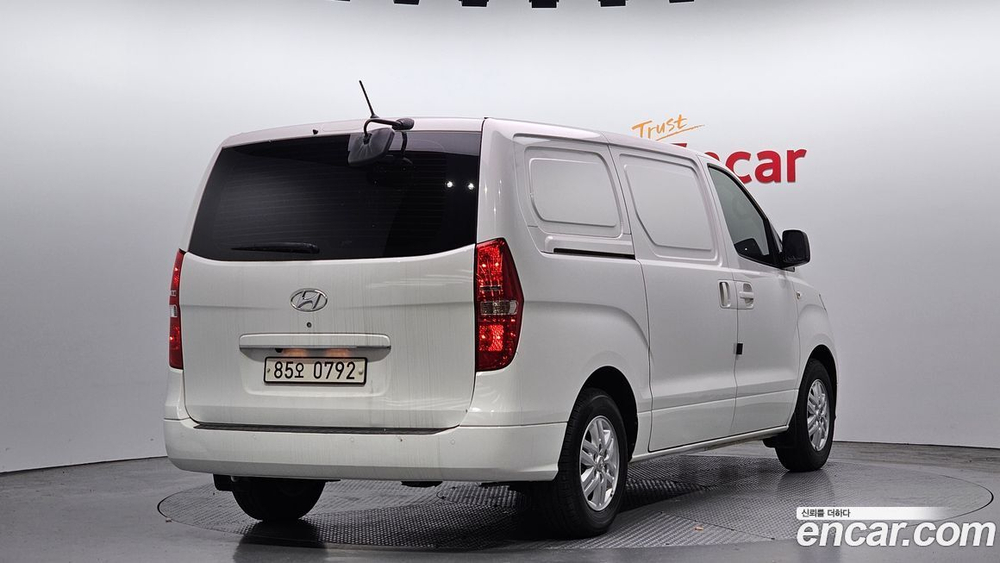Hyundai The New Grand Starex Van 3-х местный (09.2020)