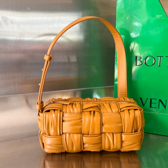 Bottega Veneta Small Brick Cassette 24 cm