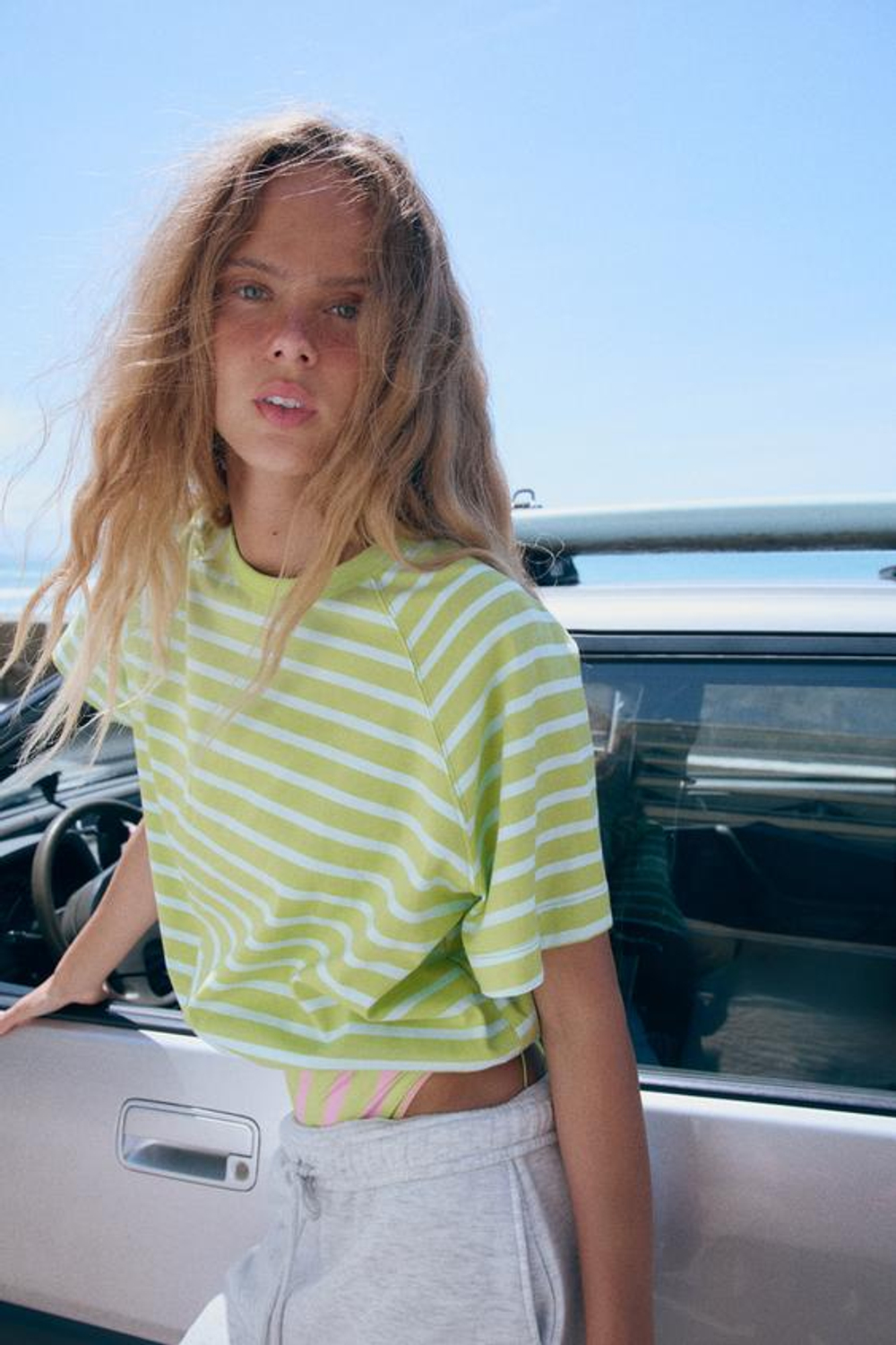 ZARA ФУТБОЛКА В ПОЛОСКУ СО СТОППЕРАМИ, ЗЕЛЕНЫЙ