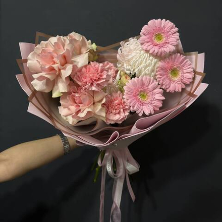 Авторский букет с французскими розами и герберами