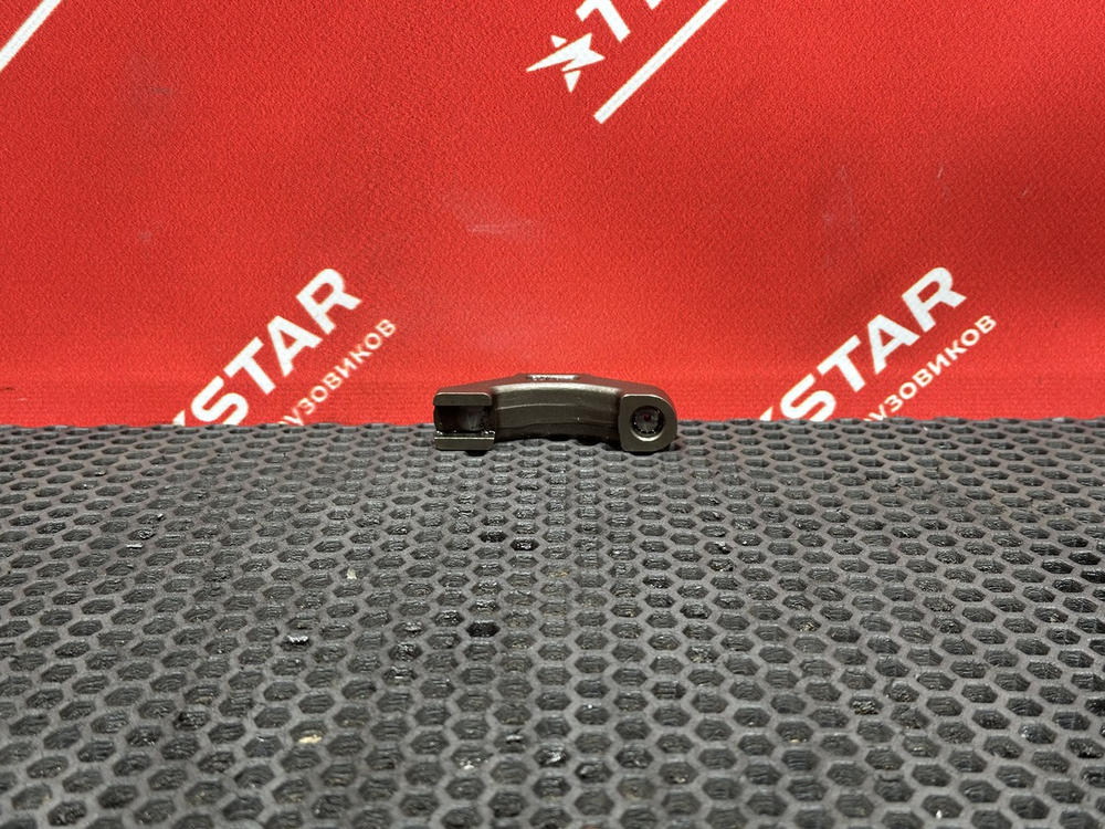 Коромысло клапана