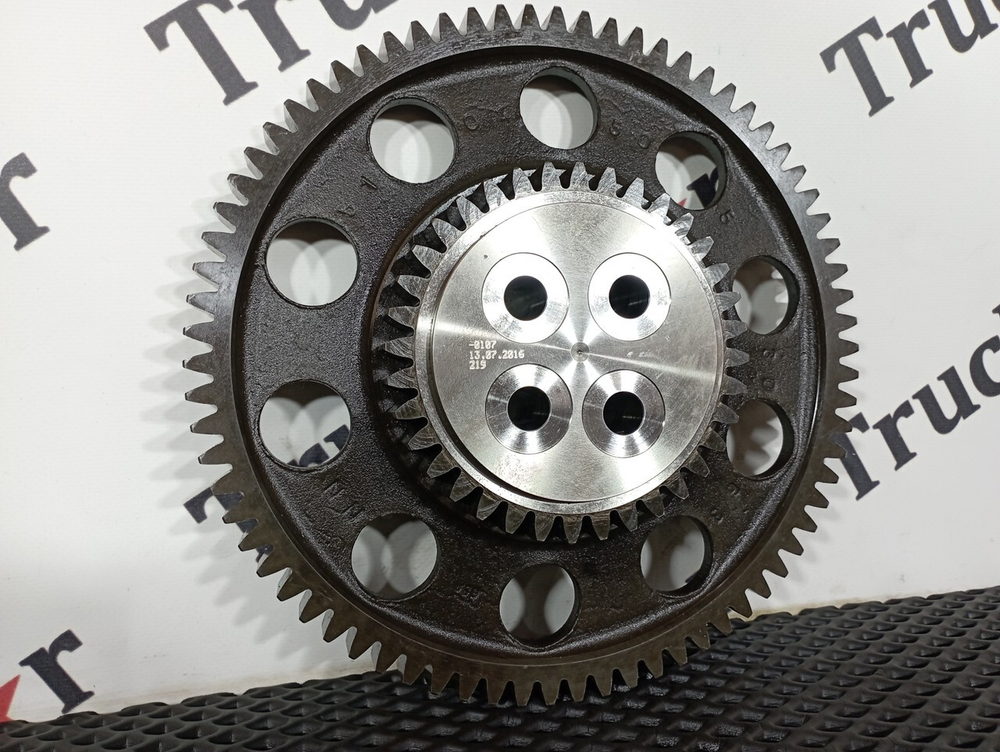 Промежуточная шестерня ГРМ в сборе