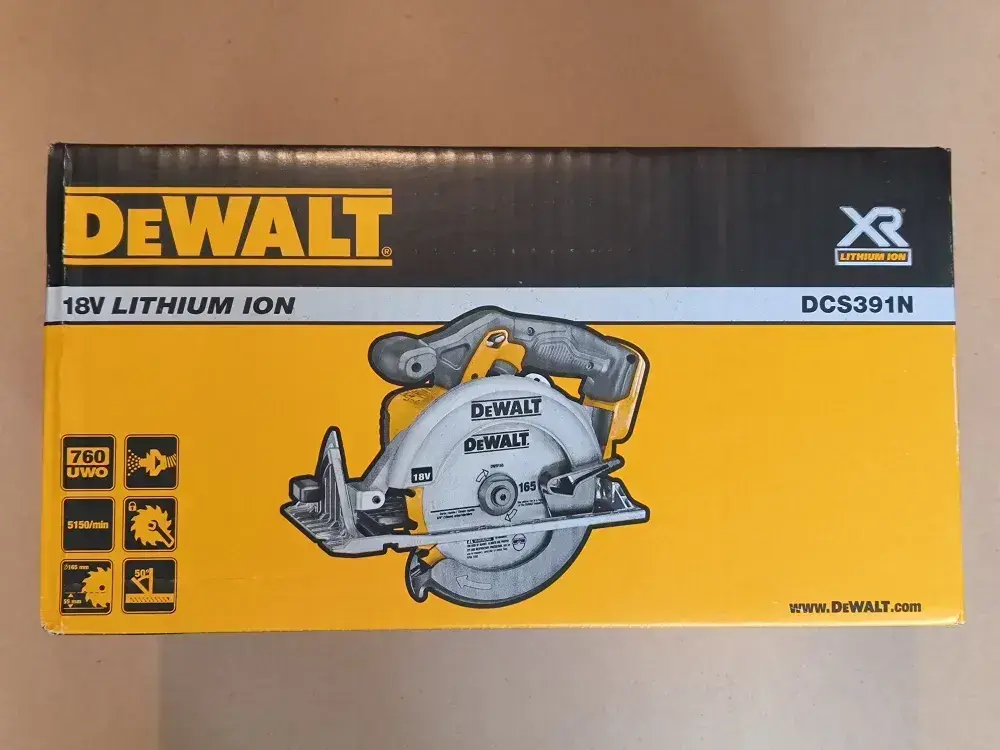 Аккумуляторная дисковая пила Dewalt DCS391N