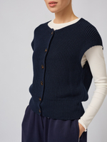 Жилет вязаный на пуговицах