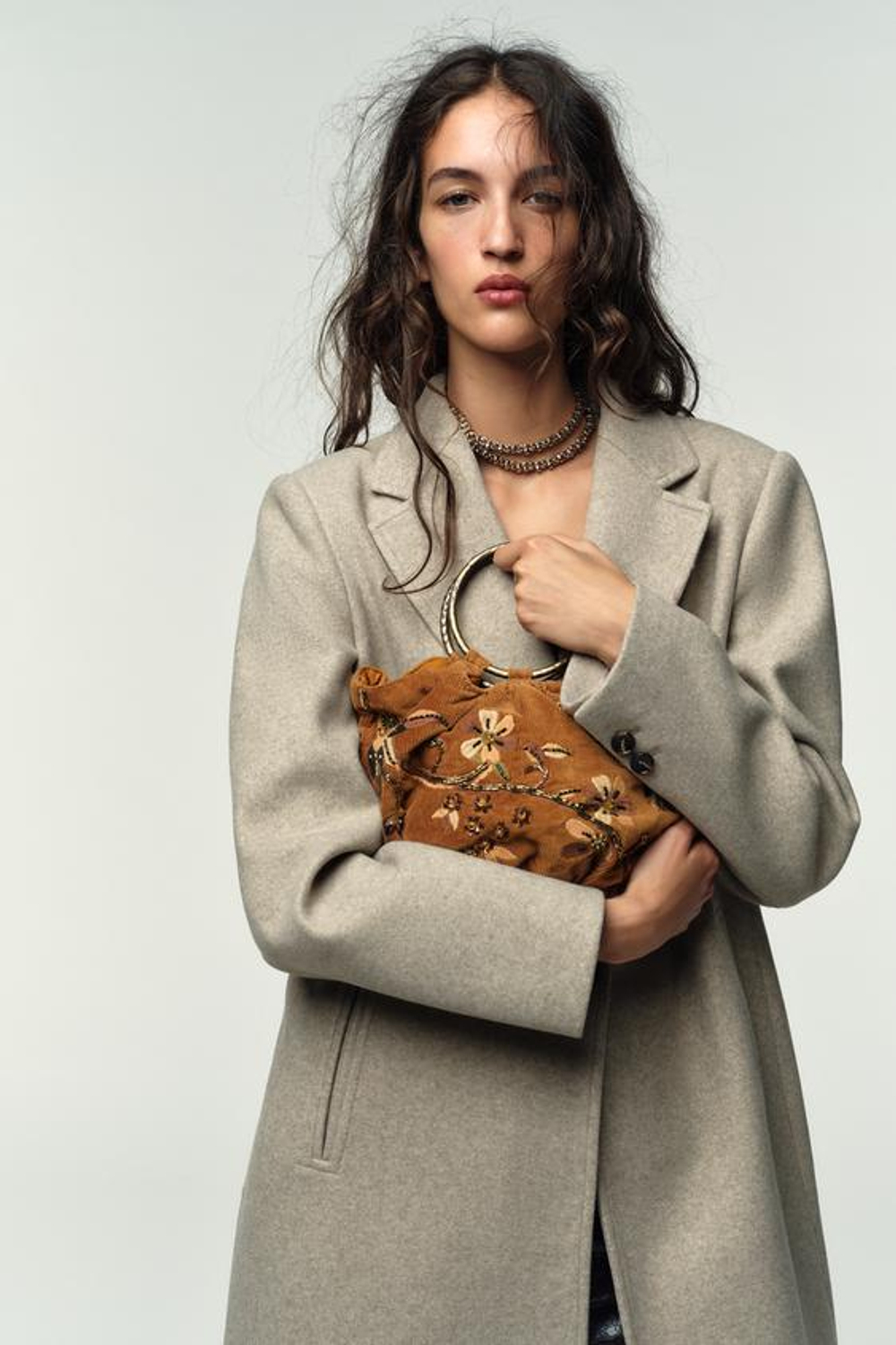 ZARA СУМКА-МЕШОК ИЗ ВЕЛЬВЕТА С ВЫШИВКОЙ, ГОРЧИЧНЫЙ