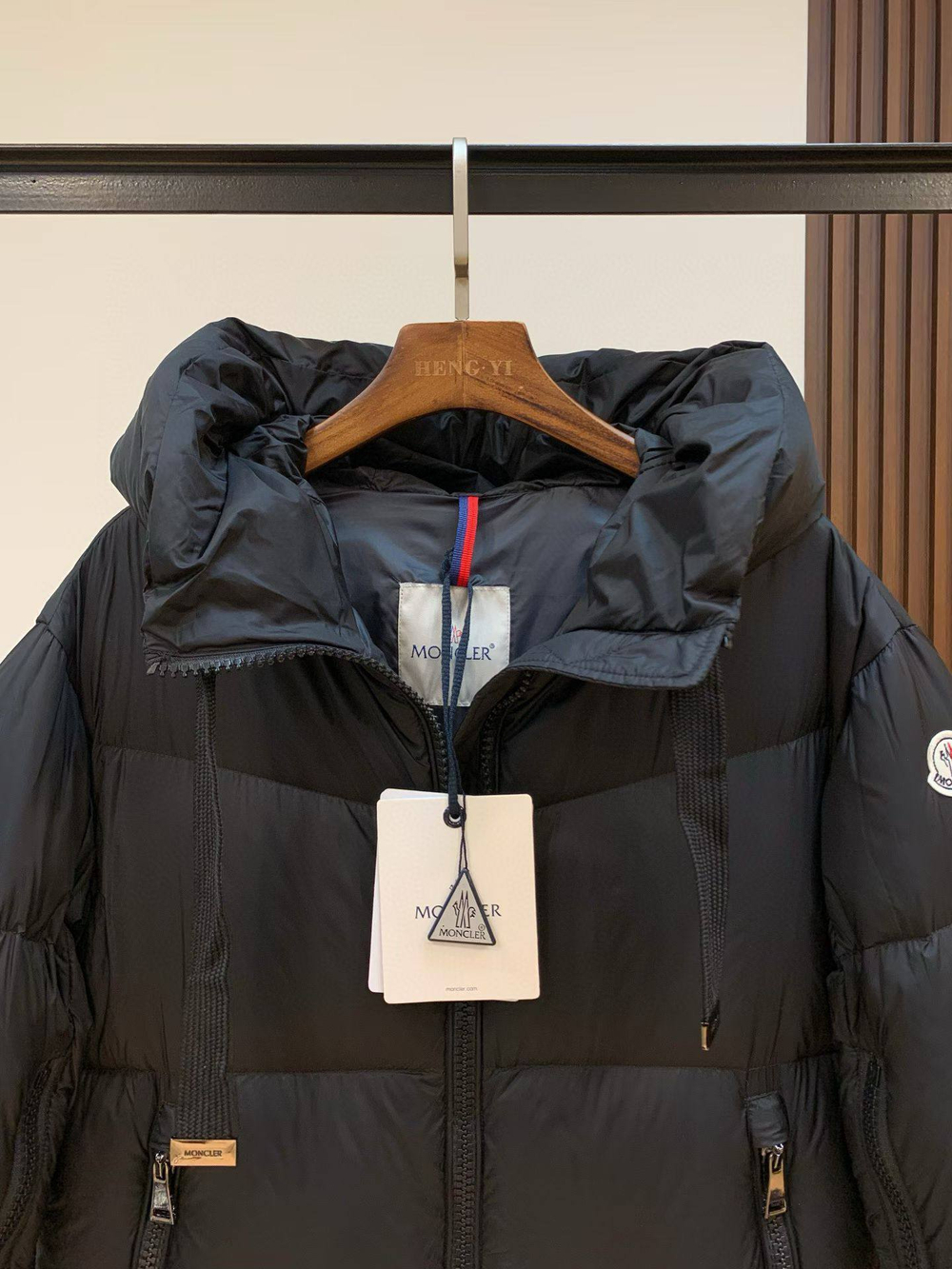Пуховик Moncler