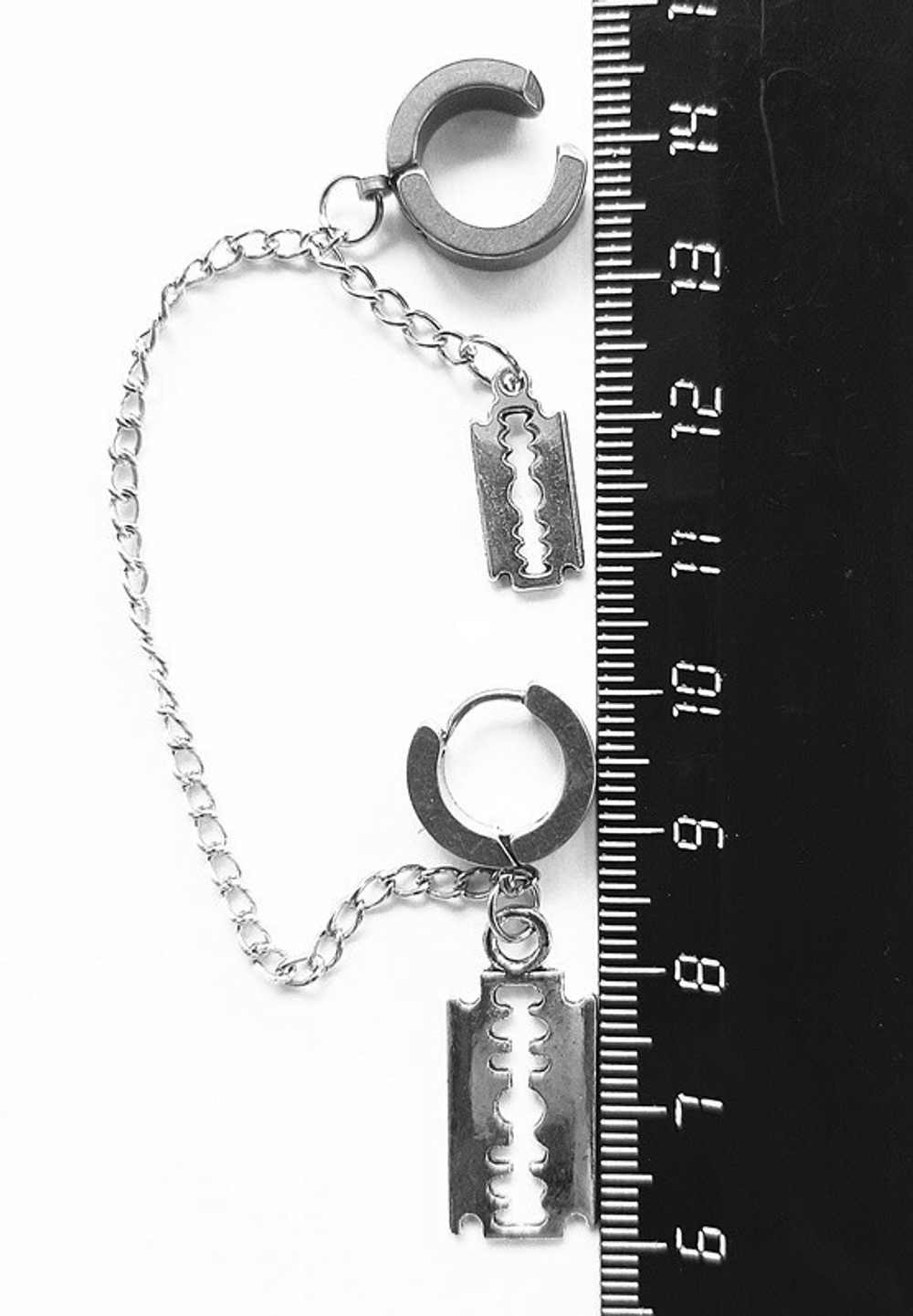 Серьга-кольцо + серьга обманка кольцо с цепочкой и подвесками Лезвие. 1 шт ( две сережки соединенный цепочкой)