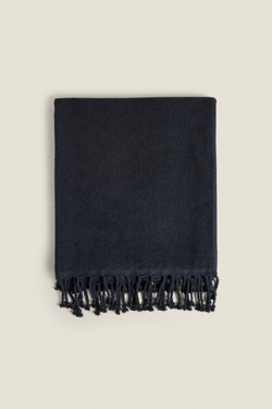 ZARA HOME ПЛЯЖНОЕ ПОЛОТЕНЦЕ ИЗ ХЛОПКА С БАХРОМОЙ, ТЕМНО СИНИЙ