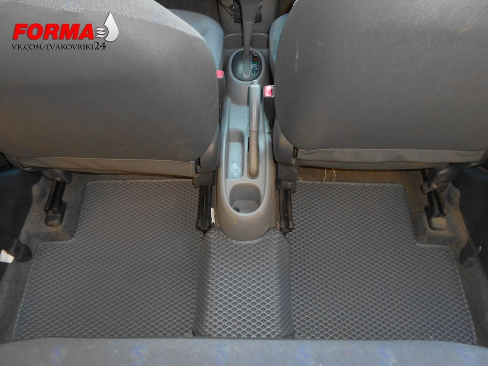 Toyota Vitz 1 поколение XP10 (01.1999 - 01.2005) 5 дверей