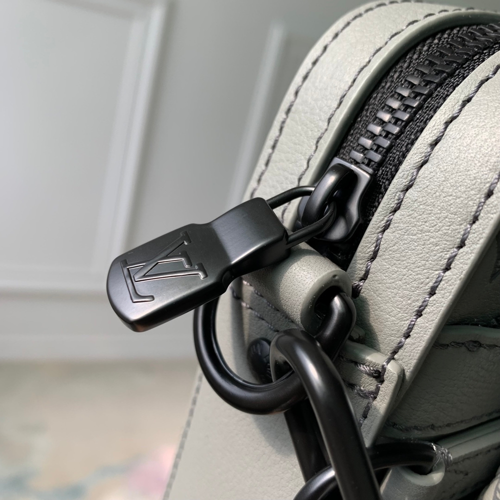 Louis Vuitton Trio Messenger