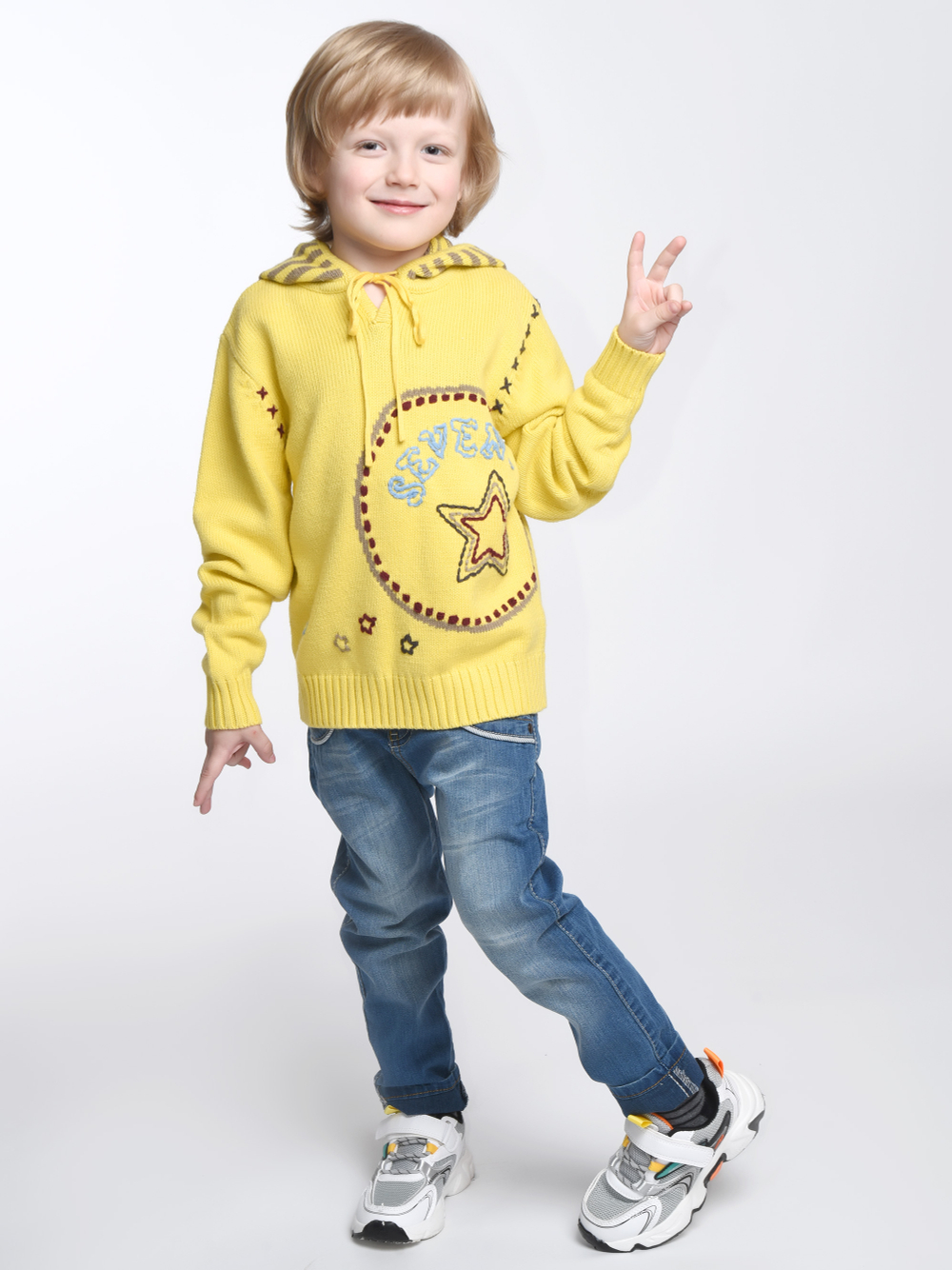 Свитер с капюшоном для мальчика