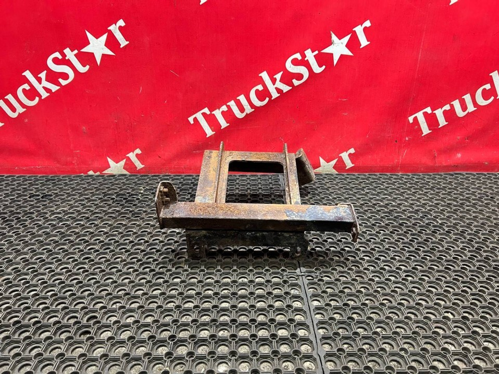 Кронштейн корпуса подножек правый