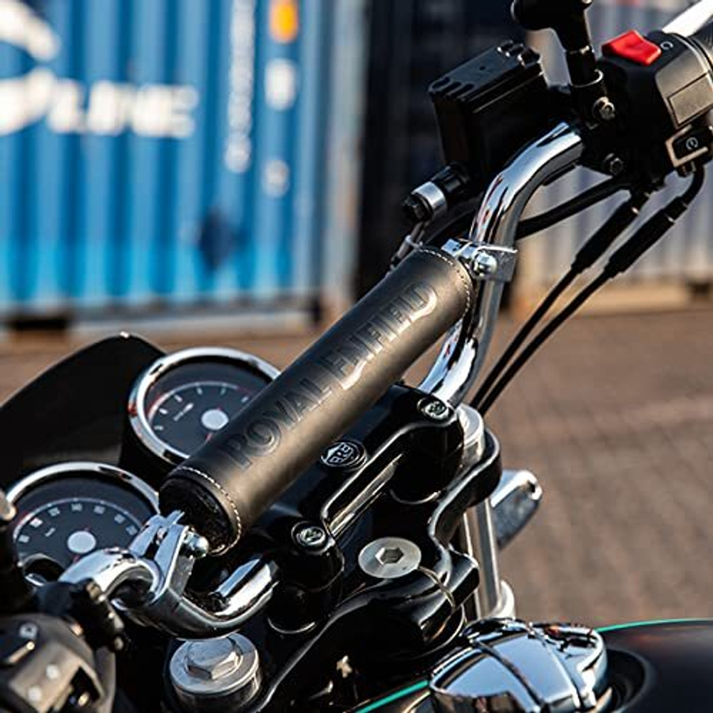 Накладка на руль Royal Enfield, черная Handlebar Brace Pad – Continental GT 650 и Interceptor 650, арт. 1990496