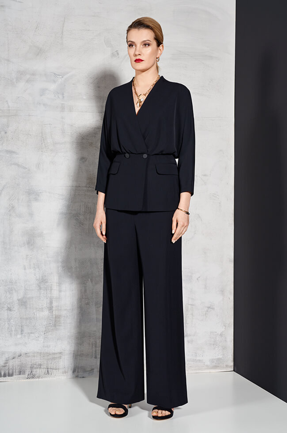 1770 Жакет женский (черный)