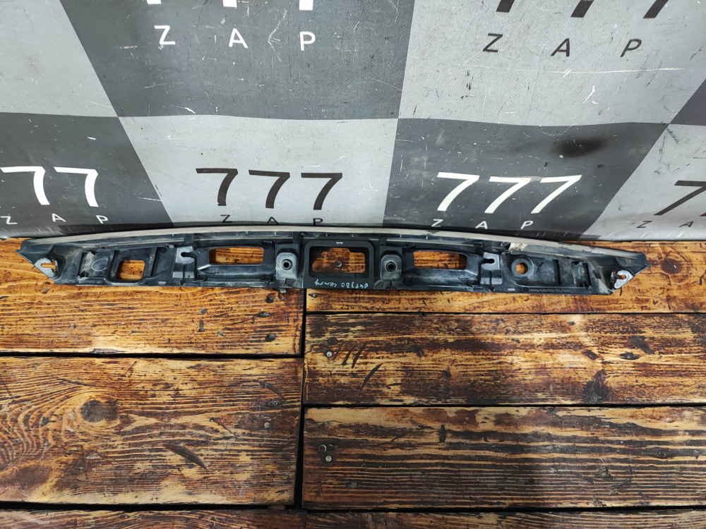 Накладка крышки багажника Toyota Camry (XV70) 17-нв Б/У Оригинал 7681133520