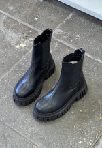 Ботинки // Lily // Black