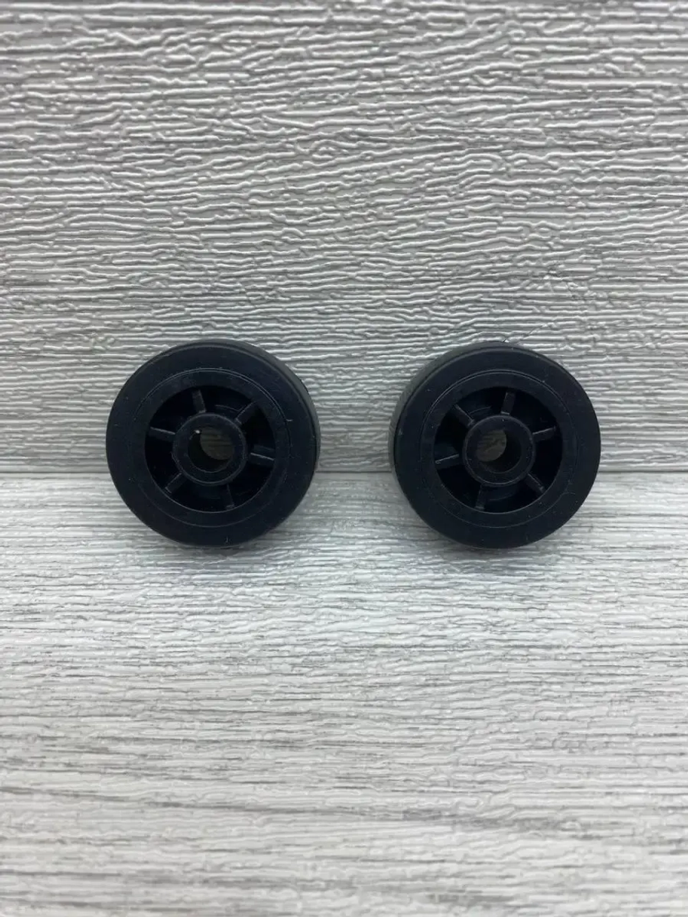 Колесо для мебели ролик для дивана д 40 мм отв 8 мм 2 шт