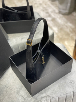 Saint Laurent Le 5 à 7 Hobo Bag