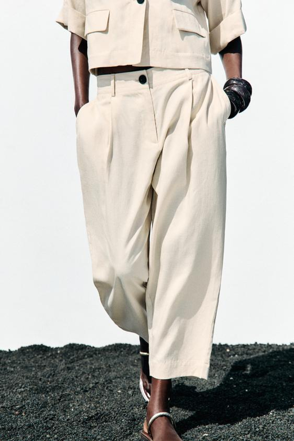 ZARA БРЮКИ С ЗАЩИПАМИ И ЭЛАСТИЧНЫМ ПОЯСОМ, ПЕСОЧНЫЙ