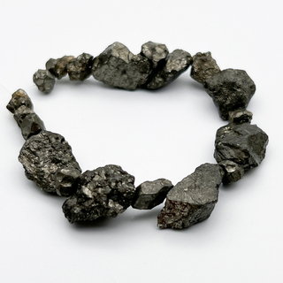 Пирит необработанный бусины, размер около 5-15 мм, цена за отрезок 15 см