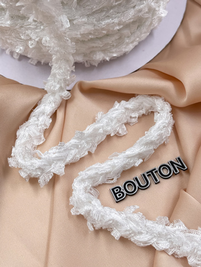 Тесьма белая плетеная пушистая