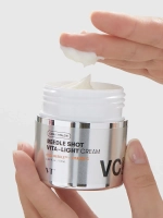VT Cosmetics Осветляющий крем с витамином С и микроиглами Reedle Shot Vita-Light Cream 50 мл