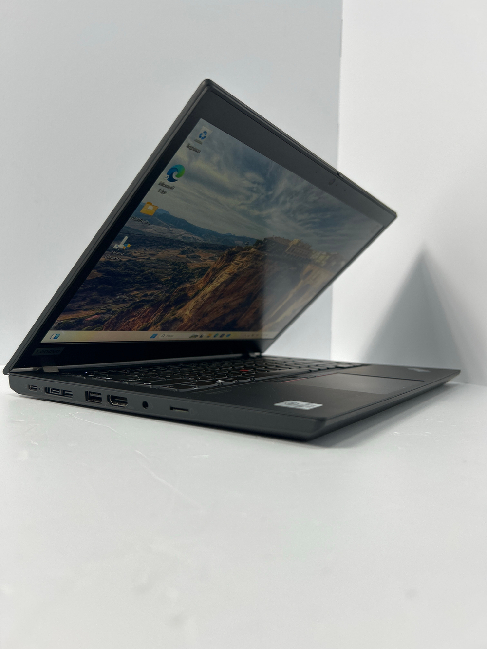 Ноутбук Lenovo ThinkPad T14 Gen 1 (20S1S91W02) 14"/Intel Core i5-10310U/RAM 8GB/256GB SSD/Intel UHD Graphics/1920x1080 IPS/Windows 11/Подсветка кл-ры:LED/Цвет: чёрный. Состояние: Уценка/небольшой след. на матрице от клавиатуры