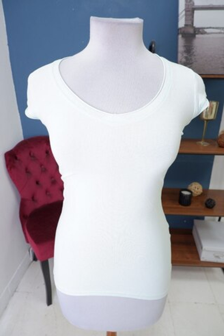 Футболка белая с принтом 40-42 размер