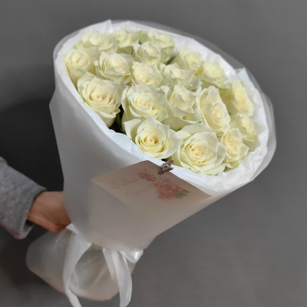 Букет из 19 роз сорта "Athena" (Кения 40 см) в "облачке"