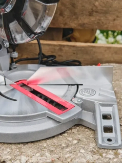 Торцовочная пила 1900Вт, 5000 об/мин, чистый рез, Gardenlux