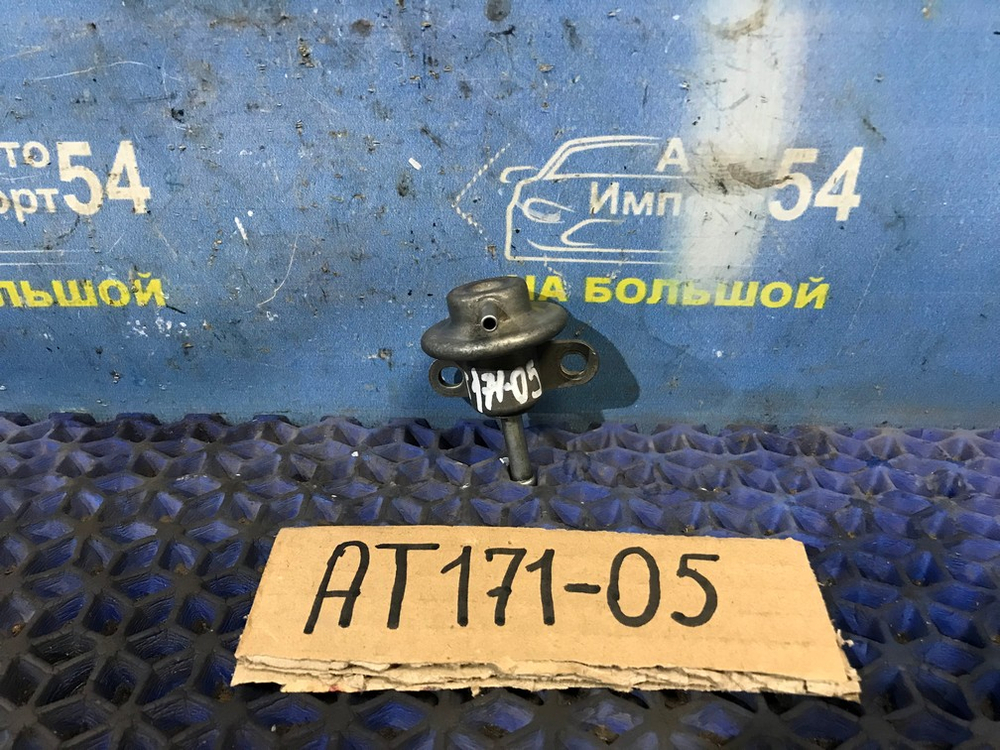 Регулятор давления топлива TOYOTA CARINA 1990