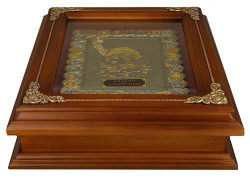 Деревянная ключница настенная "Рог изобилия" монеты с золочением