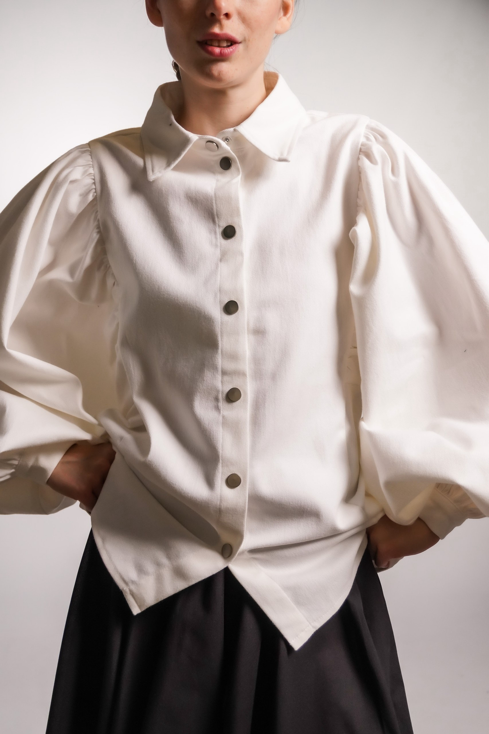 Рубашка с объемным рукавом из джинсы Айвори