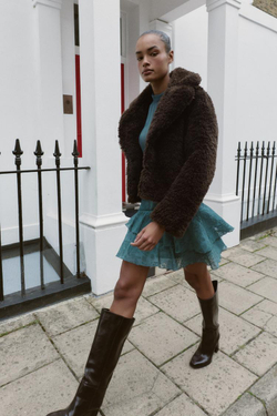 ZARA КОРОТКАЯ ШУБА ИЗ ИСКУССТВЕННОЙ ОВЧИНЫ, КОРИЧНЕВЫЙ