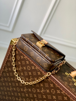 Louis Vuitton Pochette Metis East West