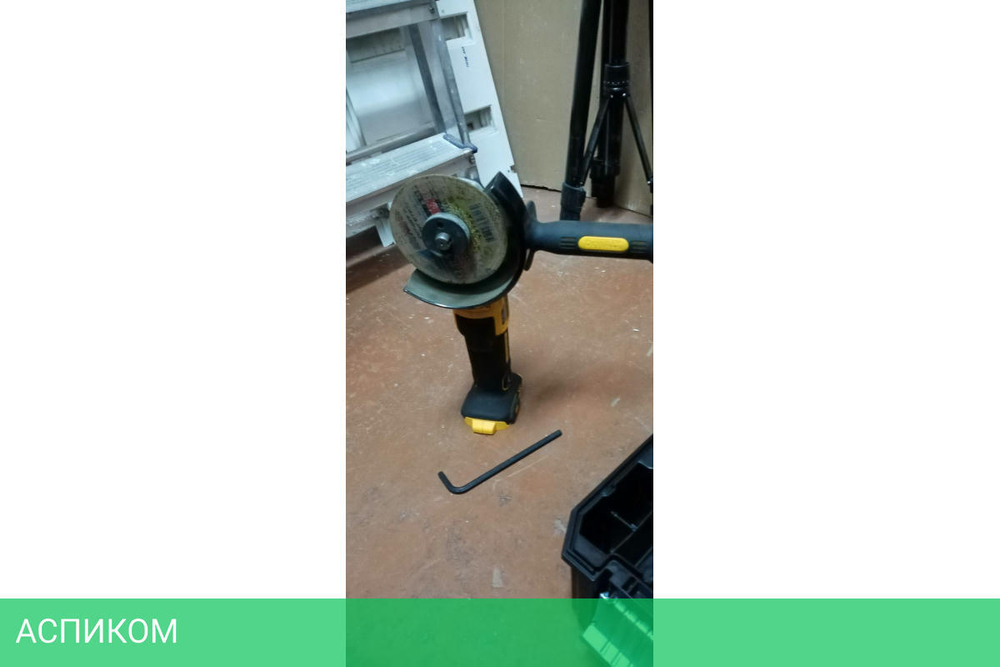 Угловая шлифмашина DeWalt DCG405NT