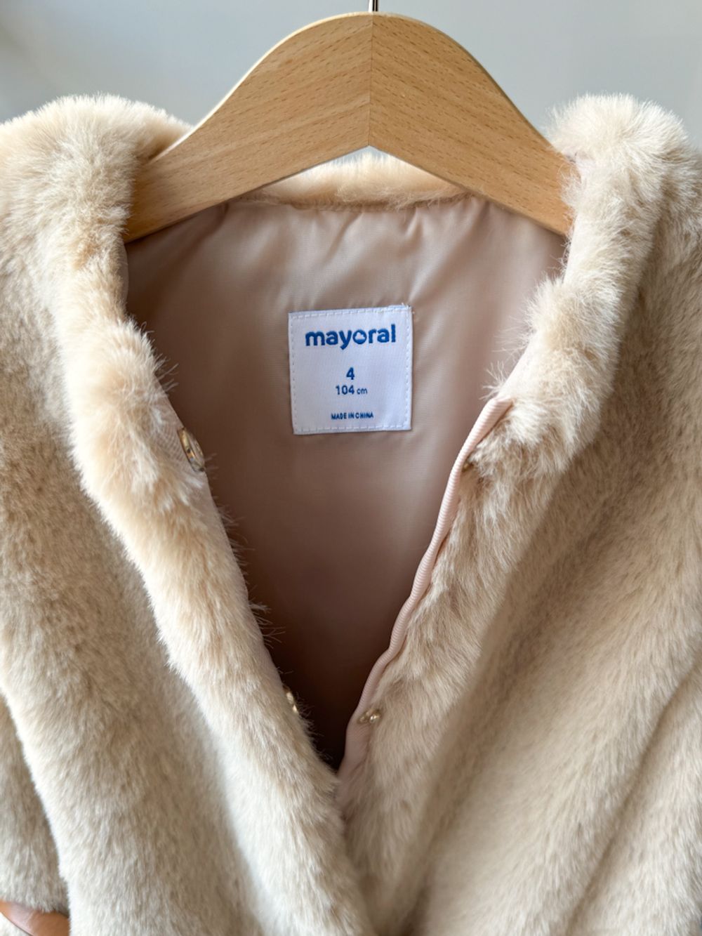 Новый жилет с поясом Mayoral, 104