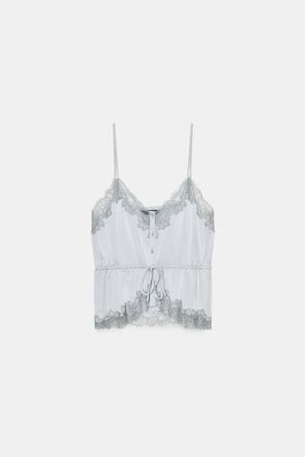 ZARA АТЛАСНЫЙ ТОП С КРУЖЕВОМ, ПАСТЕЛЬНО-СИНИЙ