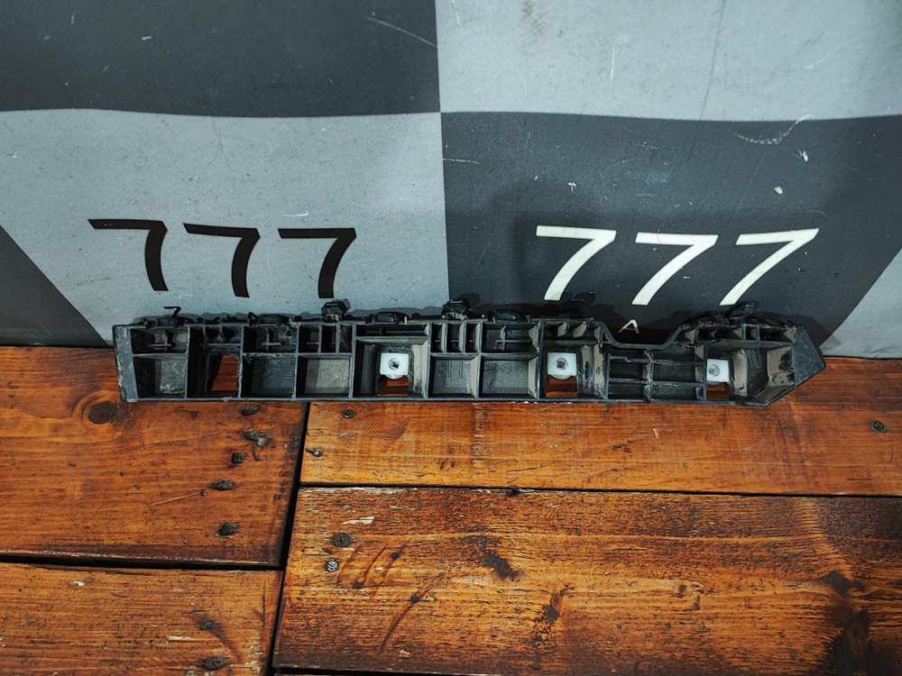 Направляющая заднего бампера Kia Seltos 19-нв Б/У Оригинал 86652Q5000