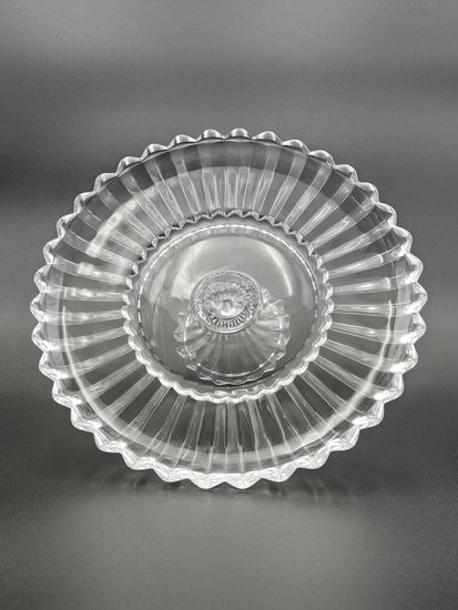 Тортовница из стекла на ножке