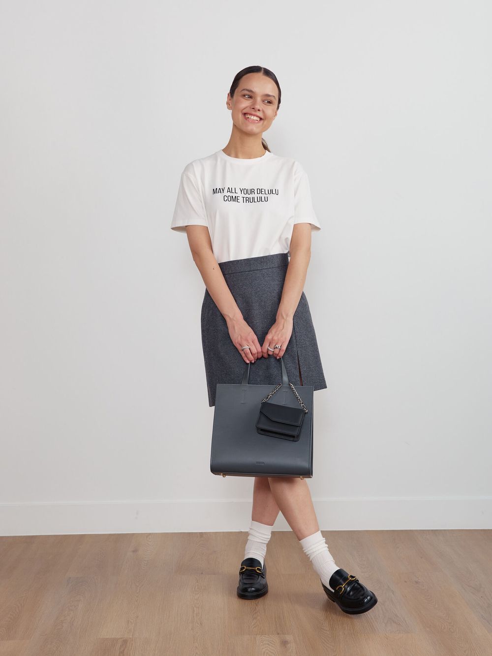 ФУТБОЛКА «DELULU»