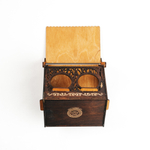 Резная кормушка-домик из кедра для птиц из дерева. F3