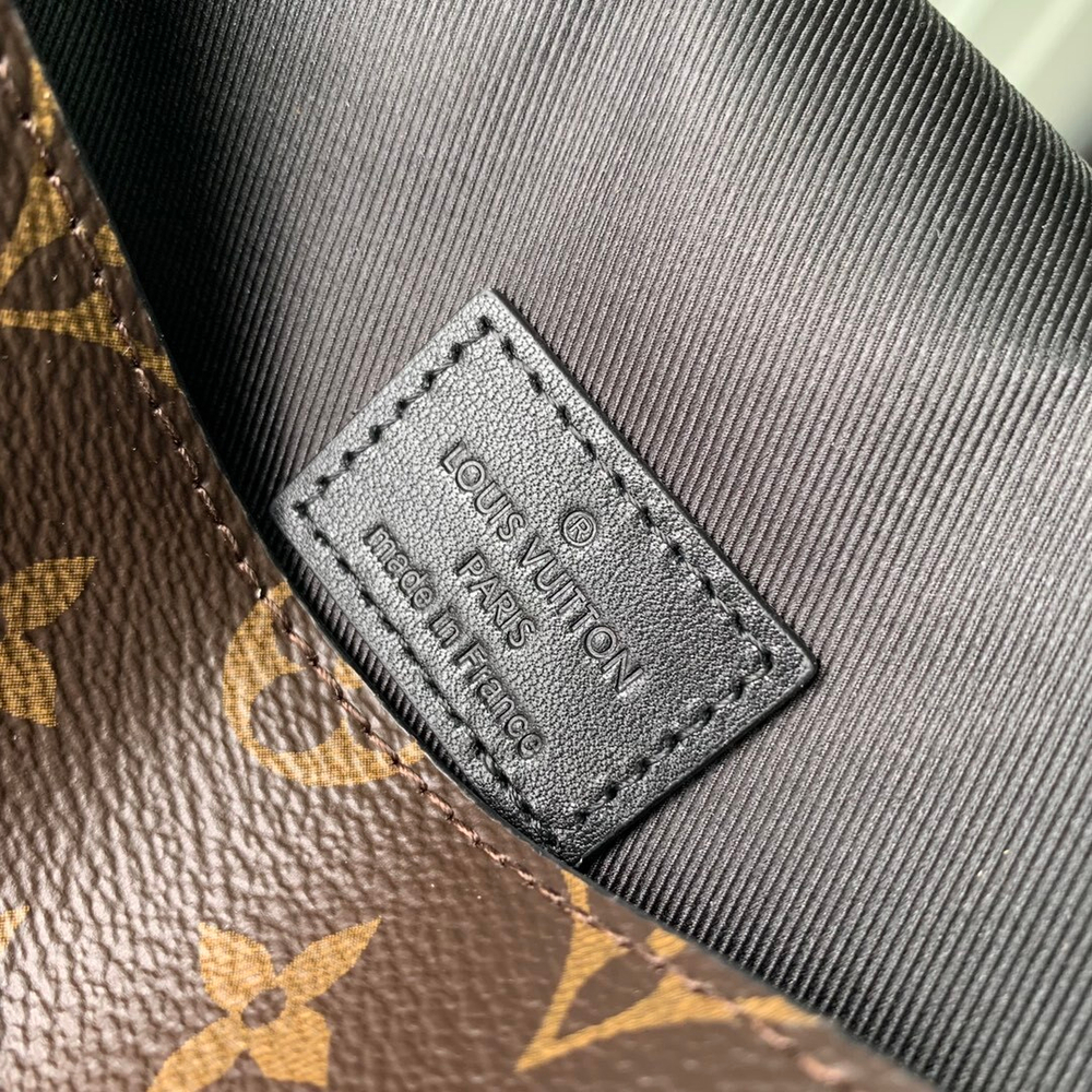 Louis Vuitton Steamer Wearable Wallet