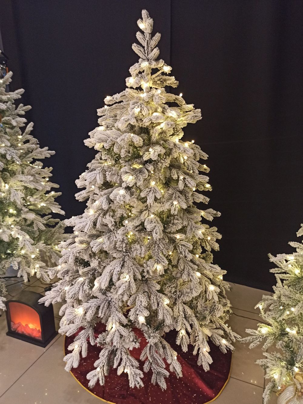 Заснеженная елка с гирляндой «Аляска» (Литая+пвх) 210 см / 2.1 м